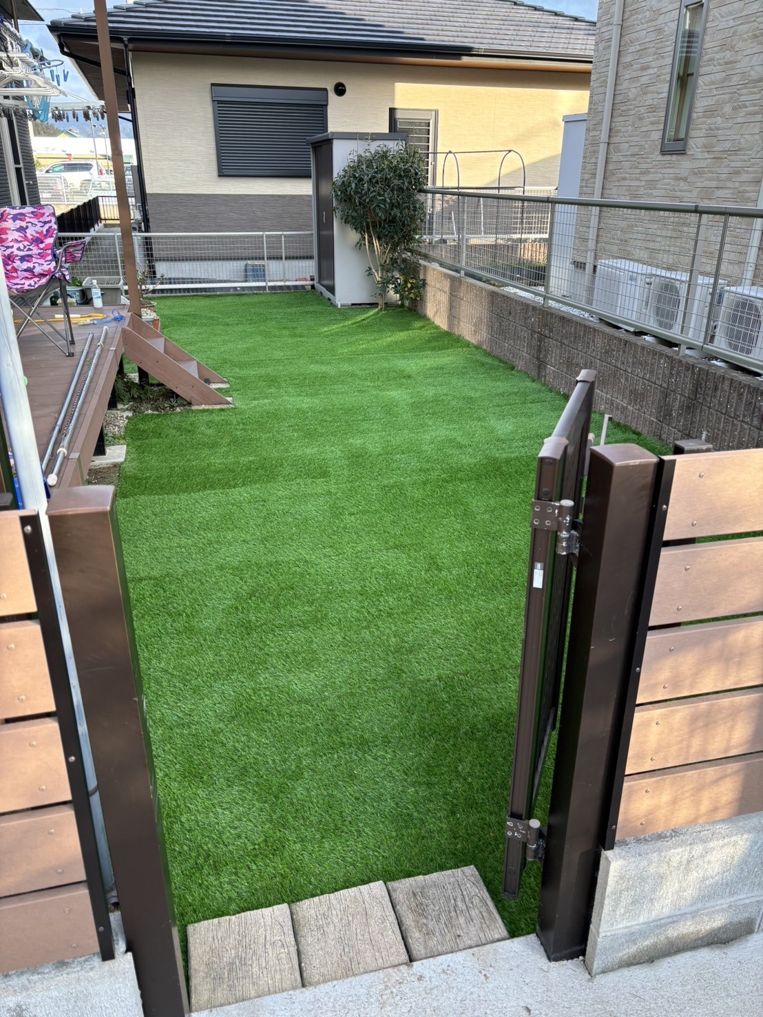 人工芝施工実例①　庭全面への人工芝施工