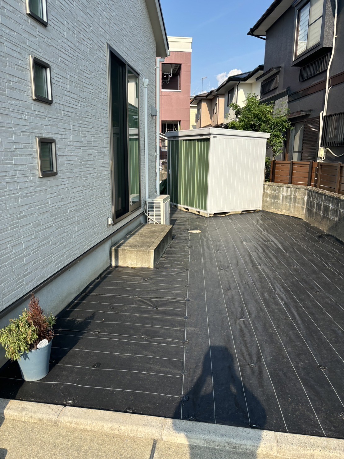 防草シート施工実例②　通路への防草シート